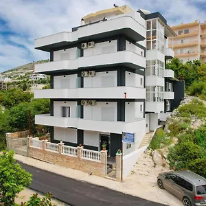 & Eleanna Apartamento