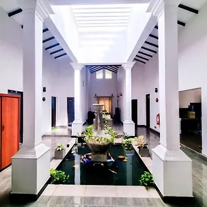 Hostal At Colombo Airport 