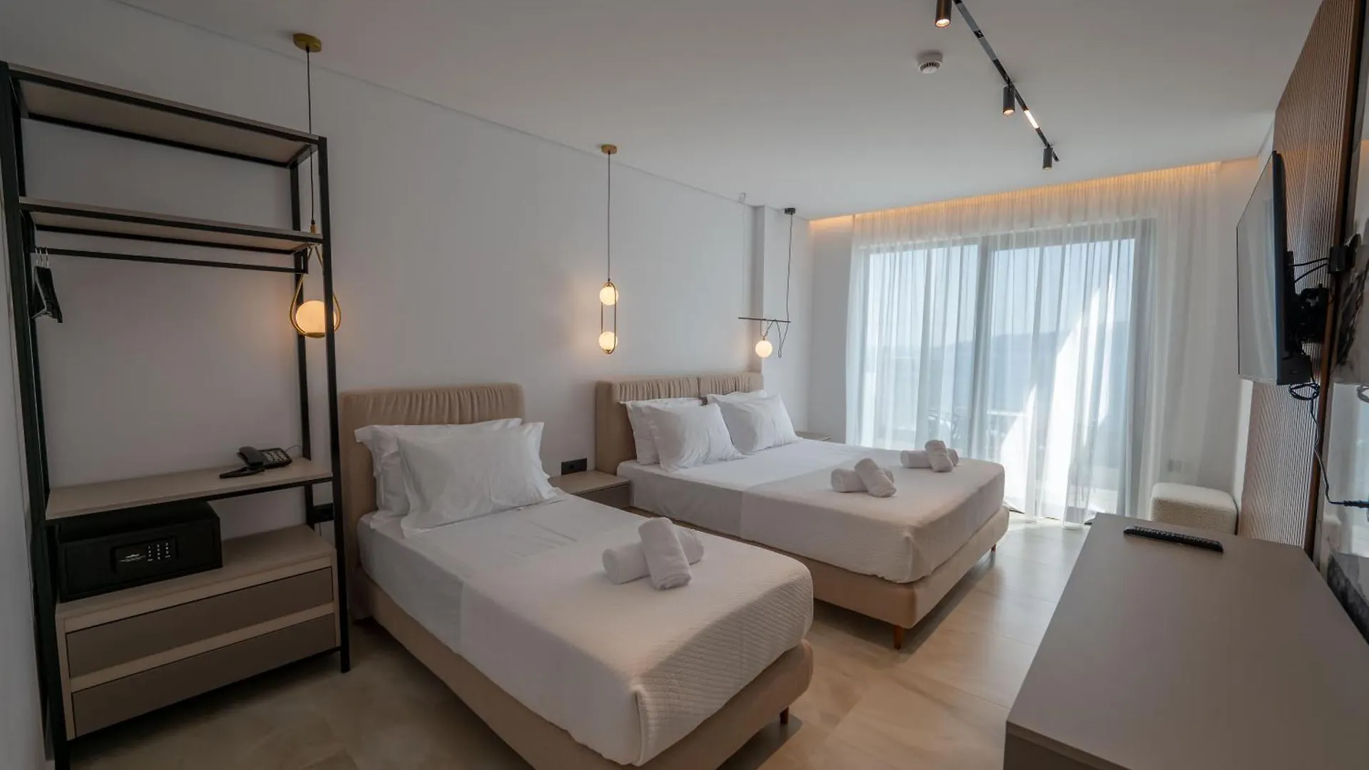 Litan Hotel Sarandë 4*,